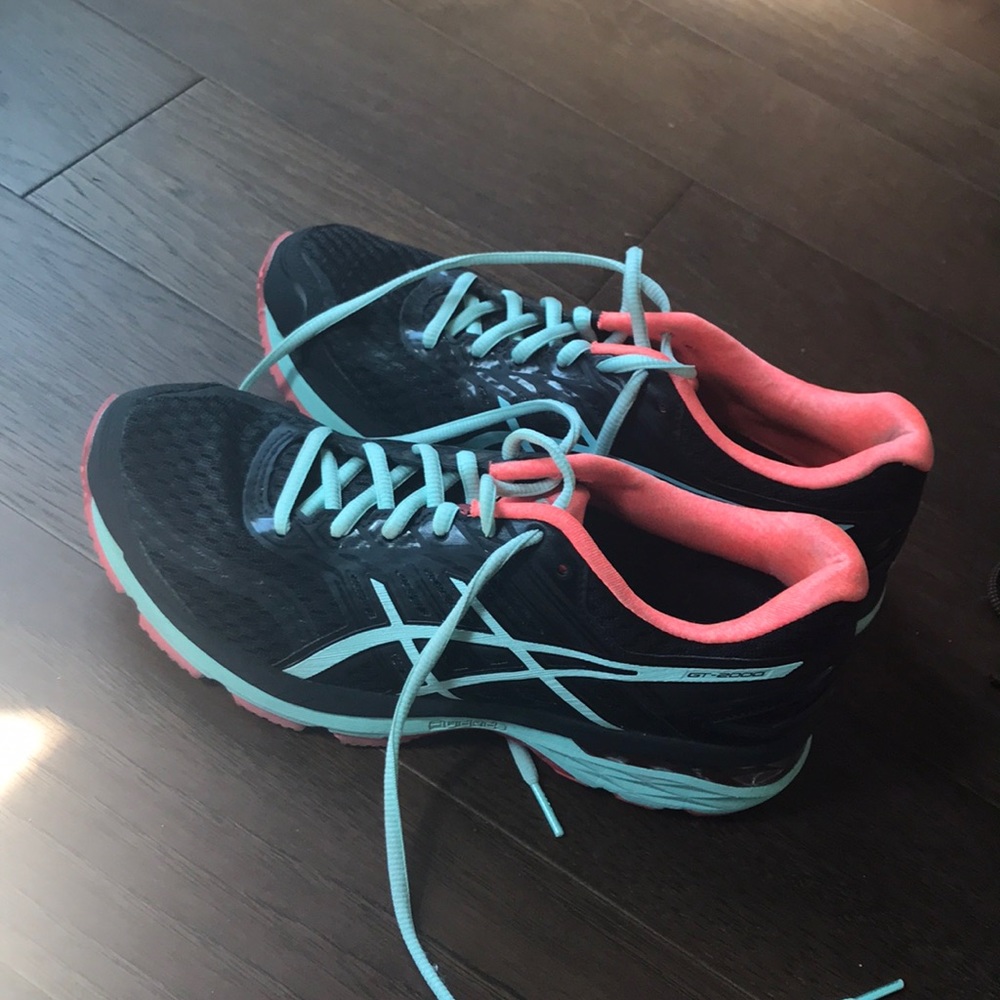 Asics GT 2000 5 women’s size 8.5 gently used